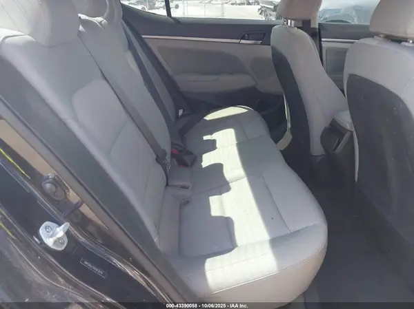5NPD84LF5HH013519 2017 HYUNDAI ELANTRA - Image 8
