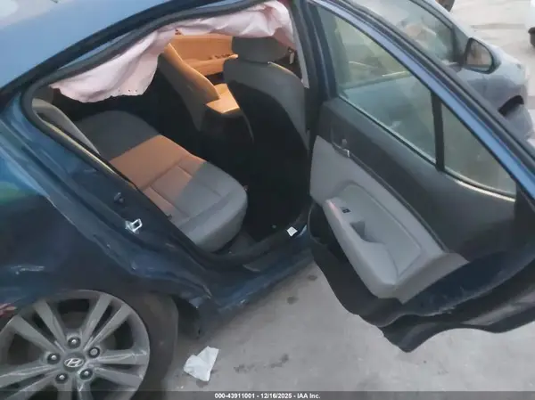 5NPD84LF5HH023919 2017 HYUNDAI ELANTRA - Image 8
