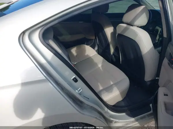 5NPD84LF5HH025671 2017 HYUNDAI ELANTRA - Image 8