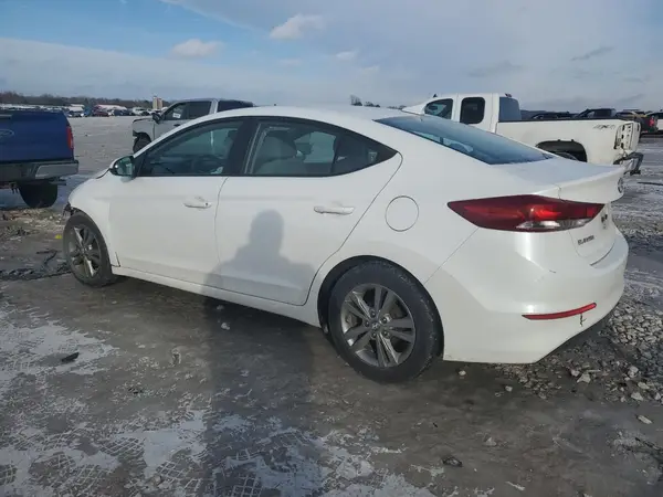 5NPD84LF5HH052840 2017 HYUNDAI ELANTRA - Image 2