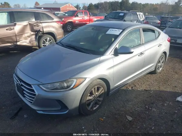 5NPD84LF5HH067645 2017 HYUNDAI ELANTRA - Image 2