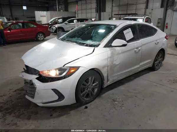 5NPD84LF5HH078032 2017 HYUNDAI ELANTRA - Image 2