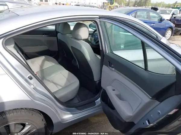 5NPD84LF5HH082078 2017 HYUNDAI ELANTRA - Image 8