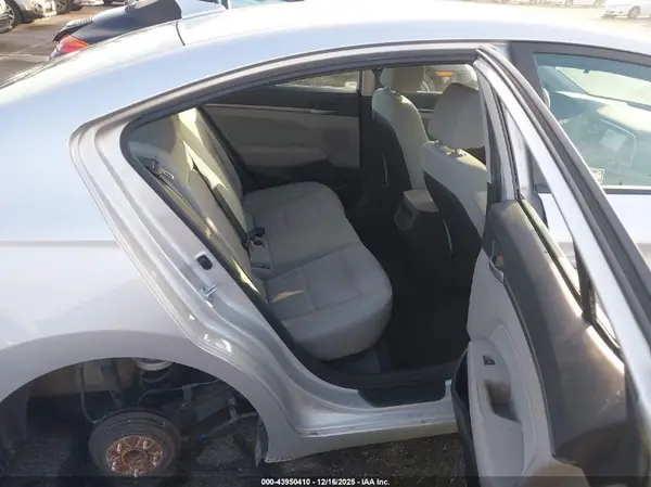 5NPD84LF5HH082887 2017 HYUNDAI ELANTRA - Image 8