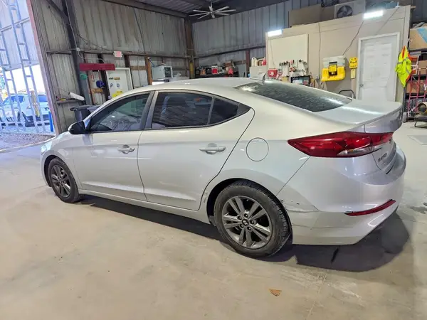 5NPD84LF5HH102684 2017 HYUNDAI ELANTRA - Image 2