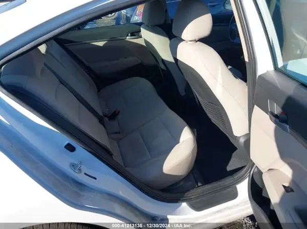 5NPD84LF5HH109117 2017 HYUNDAI ELANTRA - Image 8