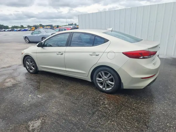 5NPD84LF5HH123230 2017 HYUNDAI ELANTRA - Image 2