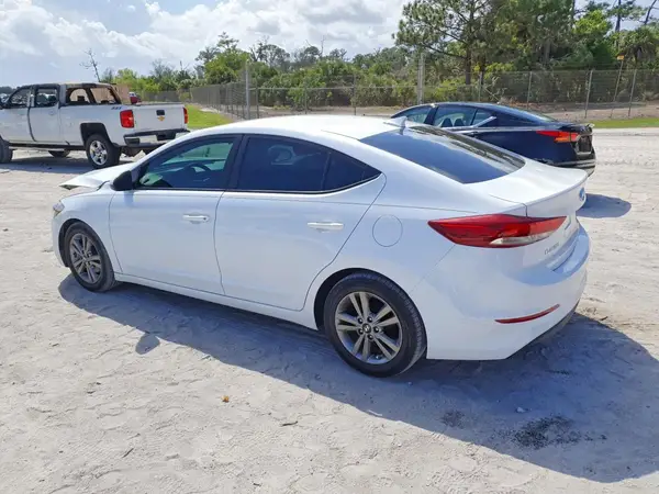 5NPD84LF5HH128623 2017 HYUNDAI ELANTRA - Image 2