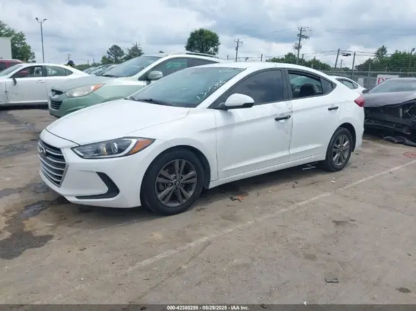 5NPD84LF5HH132588 2017 HYUNDAI ELANTRA - Image 2