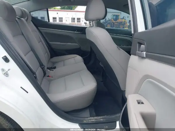 5NPD84LF5HH132588 2017 HYUNDAI ELANTRA - Image 8