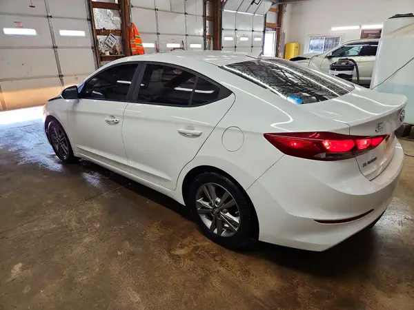 5NPD84LF5HH166725 2017 HYUNDAI ELANTRA - Image 2