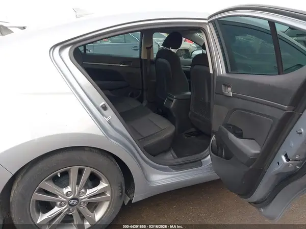 5NPD84LF5HH175666 2017 HYUNDAI ELANTRA - Image 8