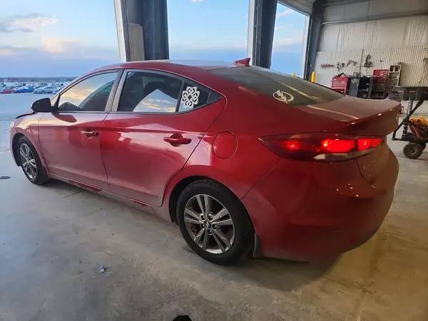 5NPD84LF5HH197067 2017 HYUNDAI ELANTRA - Image 2