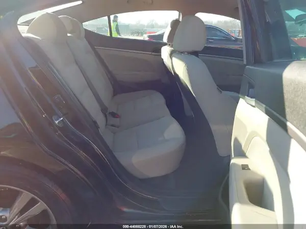 5NPD84LF5HH200162 2017 HYUNDAI ELANTRA - Image 8