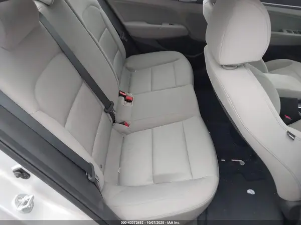 5NPD84LF5HH204812 2017 HYUNDAI ELANTRA - Image 8
