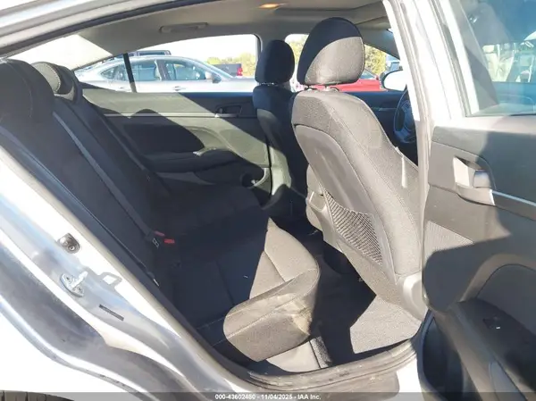 5NPD84LF5HH211873 2017 HYUNDAI ELANTRA - Image 8