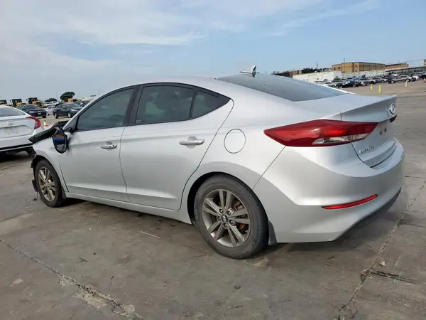 5NPD84LF5JH213421 2018 HYUNDAI ELANTRA - Image 2