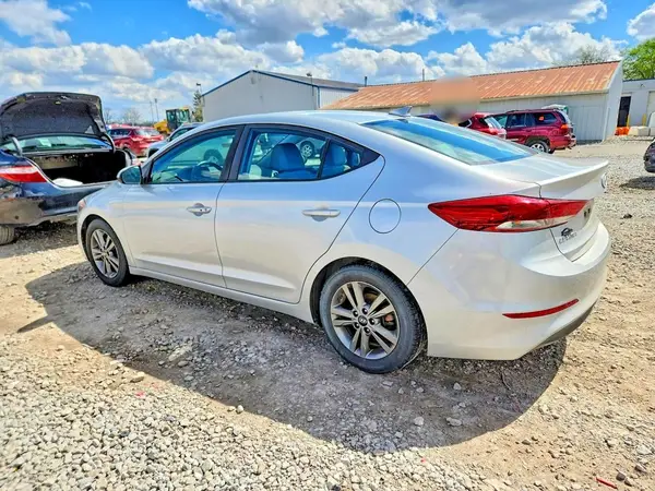5NPD84LF5JH214018 2018 HYUNDAI ELANTRA - Image 2