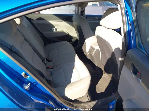 5NPD84LF5JH217789 2018 HYUNDAI ELANTRA - Image 8