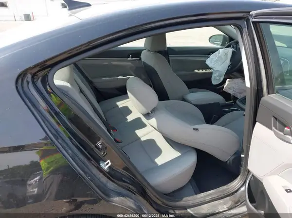 5NPD84LF5JH219980 2018 HYUNDAI ELANTRA - Image 8