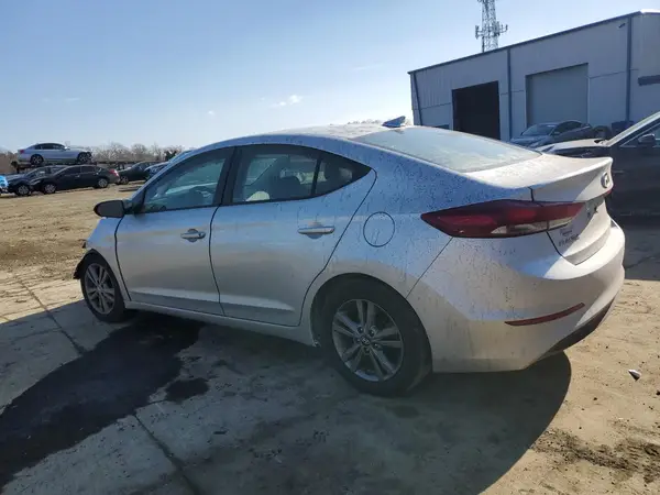 5NPD84LF5JH240022 2018 HYUNDAI ELANTRA - Image 2