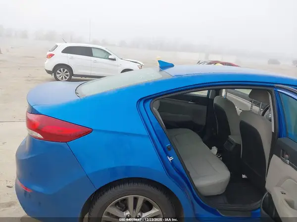 5NPD84LF5JH242952 2018 HYUNDAI ELANTRA - Image 8