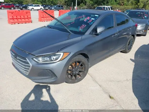 5NPD84LF5JH252879 2018 HYUNDAI ELANTRA - Image 2
