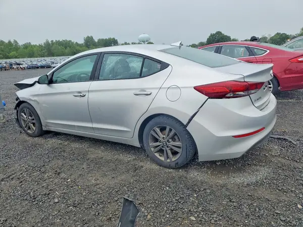 5NPD84LF5JH255670 2018 HYUNDAI ELANTRA - Image 2