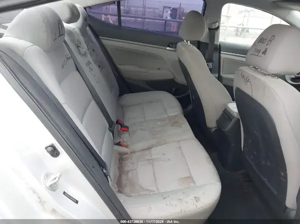5NPD84LF5JH256950 2018 HYUNDAI ELANTRA - Image 8