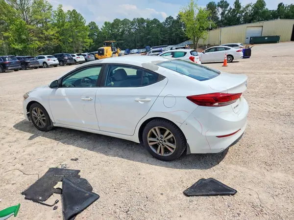 5NPD84LF5JH260254 2018 HYUNDAI ELANTRA - Image 2