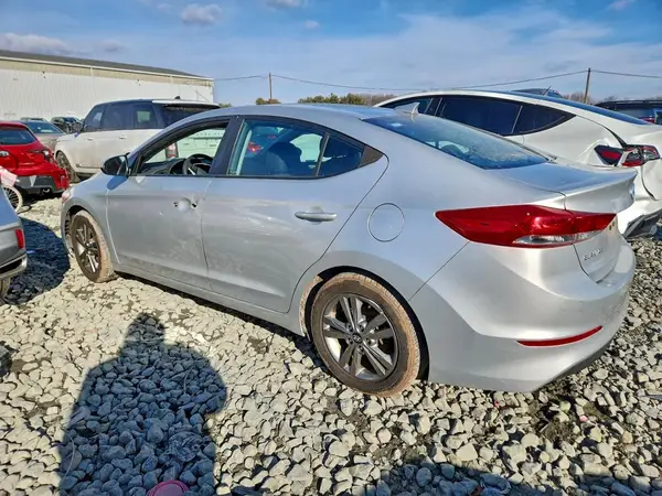 5NPD84LF5JH268256 2018 HYUNDAI ELANTRA - Image 2