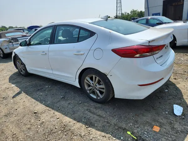 5NPD84LF5JH284425 2018 HYUNDAI ELANTRA - Image 2