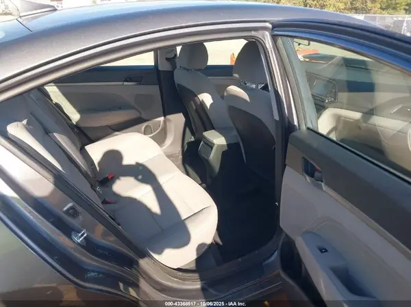 5NPD84LF5JH286255 2018 HYUNDAI ELANTRA - Image 8