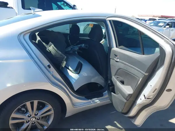 5NPD84LF5JH300848 2018 HYUNDAI ELANTRA - Image 8