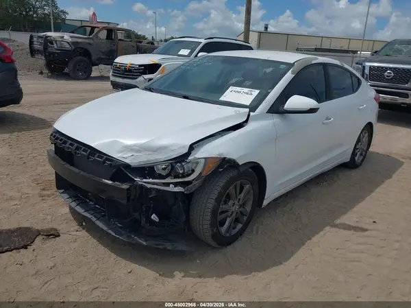 5NPD84LF5JH303023 2018 HYUNDAI ELANTRA - Image 2