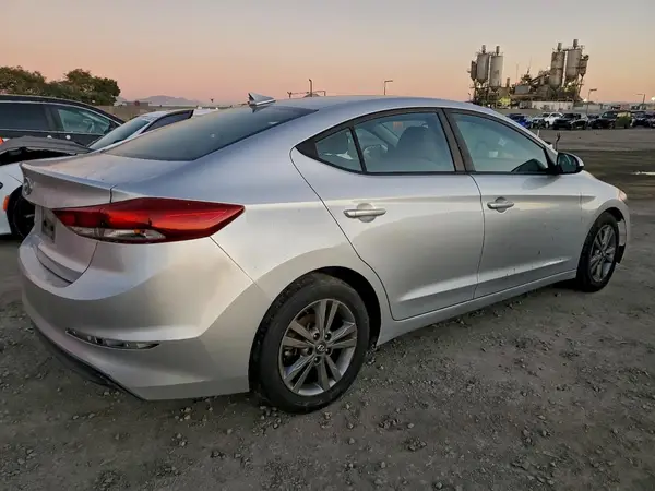 5NPD84LF5JH304527 2018 HYUNDAI ELANTRA - Image 2