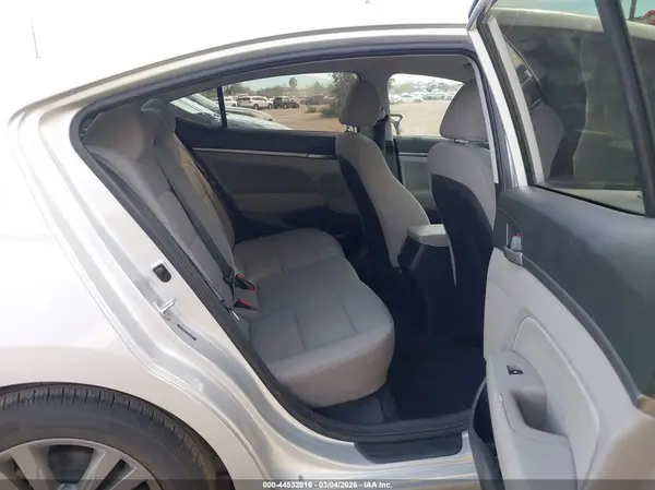 5NPD84LF5JH308027 2018 HYUNDAI ELANTRA - Image 8