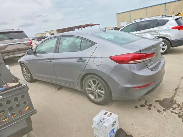 5NPD84LF5JH317942 2018 HYUNDAI ELANTRA - Image 2