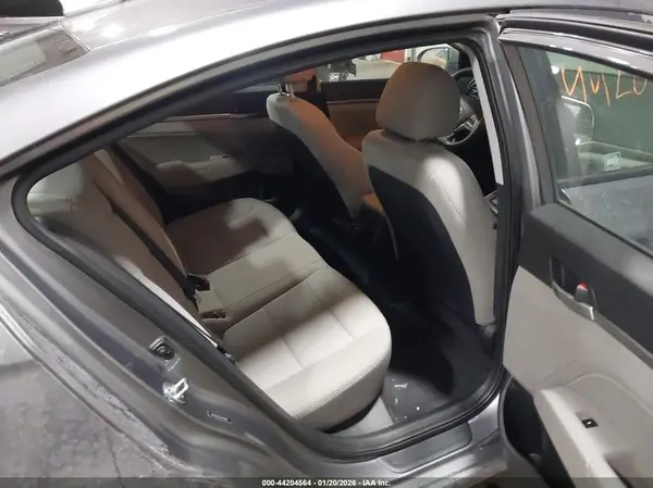 5NPD84LF5JH325880 2018 HYUNDAI ELANTRA - Image 8