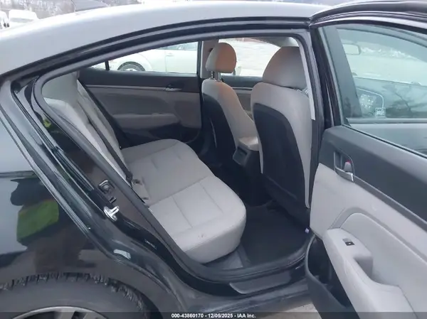 5NPD84LF5JH335793 2018 HYUNDAI ELANTRA - Image 8