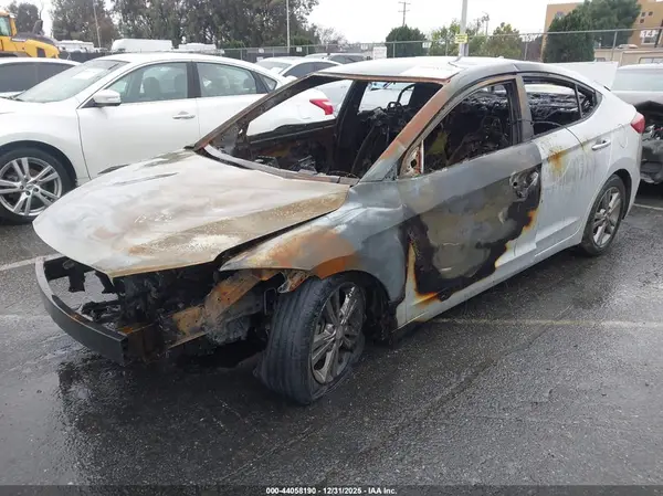 5NPD84LF5JH342498 2018 HYUNDAI ELANTRA - Image 2