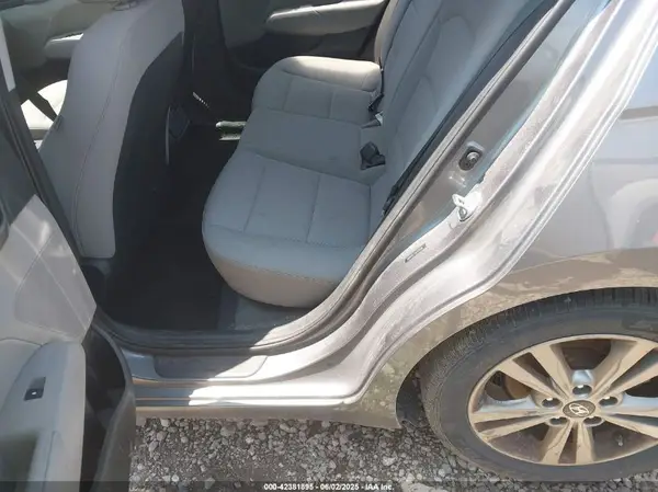 5NPD84LF5JH355526 2018 HYUNDAI ELANTRA - Image 8