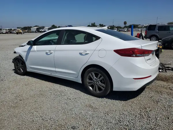 5NPD84LF5JH370768 2018 HYUNDAI ELANTRA - Image 2