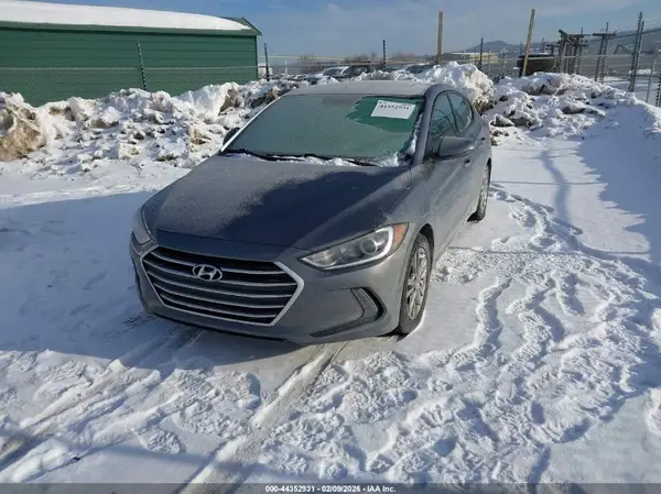 5NPD84LF5JH370902 2018 HYUNDAI ELANTRA - Image 2
