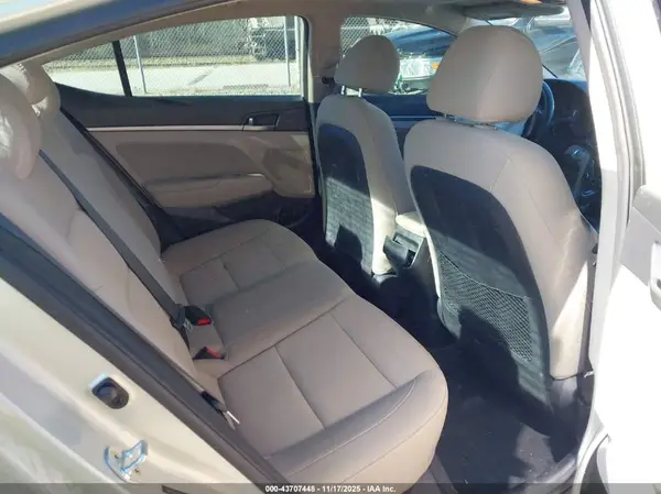 5NPD84LF5JH371645 2018 HYUNDAI ELANTRA - Image 8