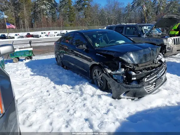 5NPD84LF5JH374268 2018 HYUNDAI ELANTRA - Image 1