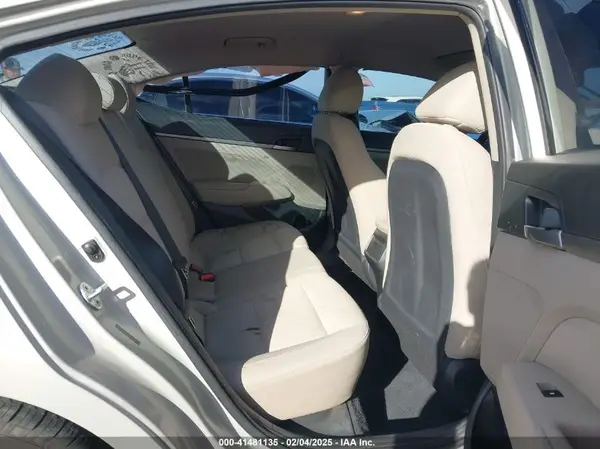 5NPD84LF5JH374660 2018 HYUNDAI ELANTRA - Image 8