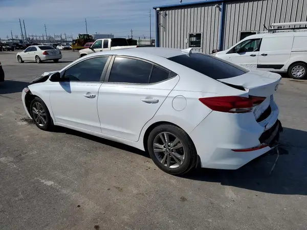 5NPD84LF5JH375565 2018 HYUNDAI ELANTRA - Image 2