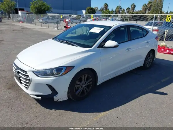 5NPD84LF5JH385464 2018 HYUNDAI ELANTRA - Image 2