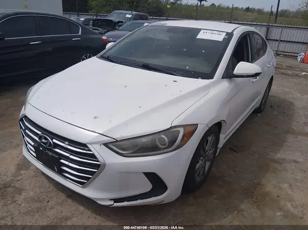5NPD84LF5JH388560 2018 HYUNDAI ELANTRA - Image 2